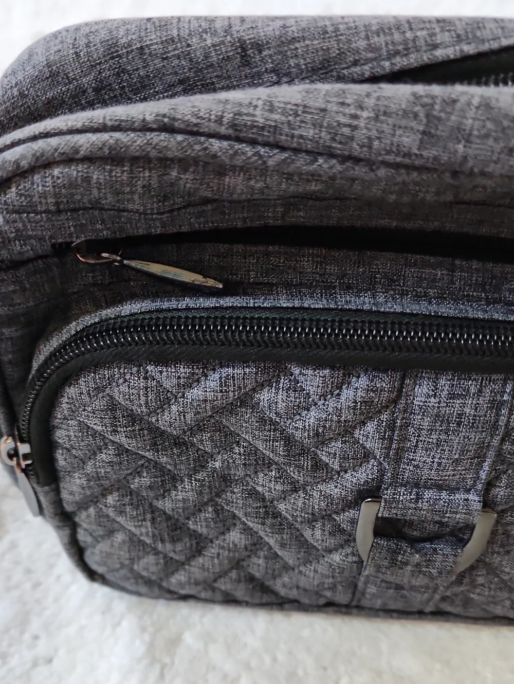 lug Carousel Womens Heather Gray Quilted Crossbody Preowned